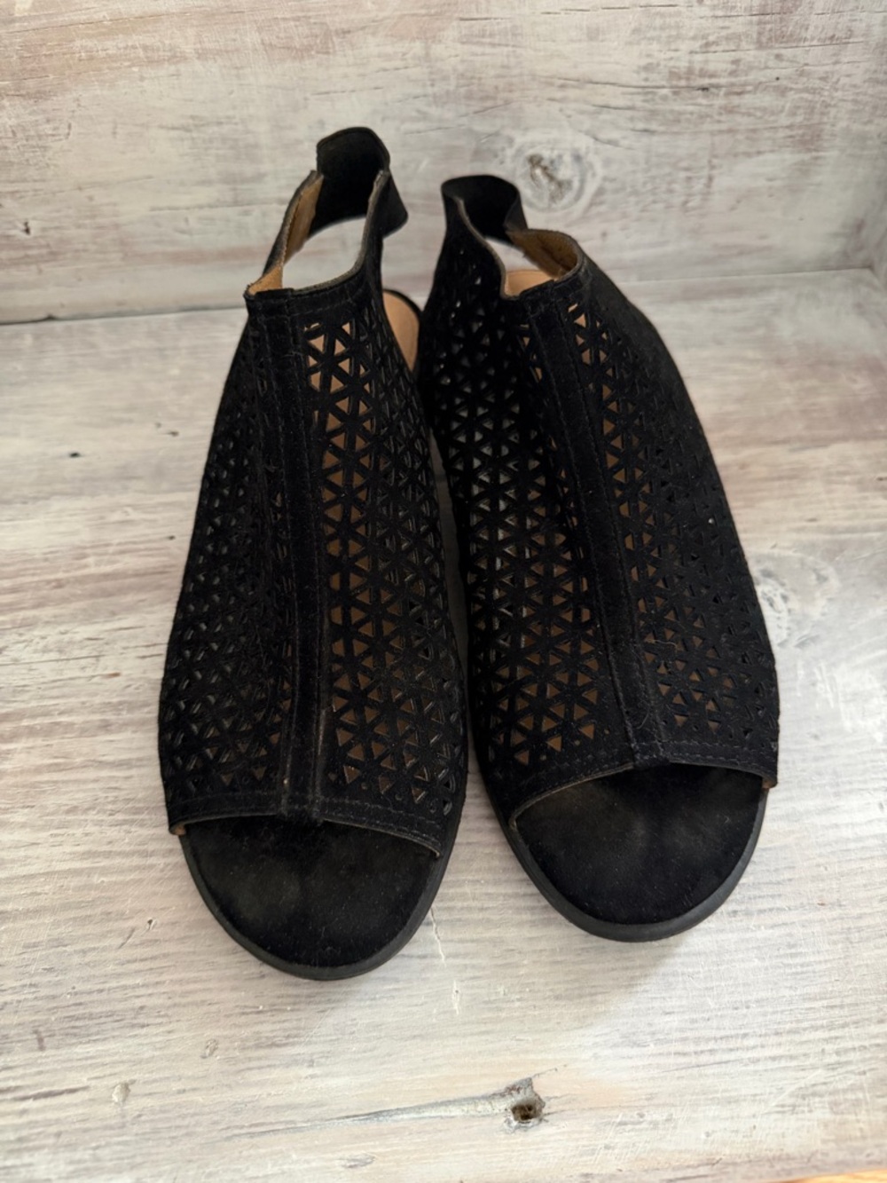 American Eagle Women’s Black Laser-Cut Slingback Block Heel Sandals - Picture 5 of 5